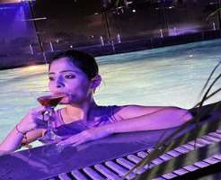 Vaishali Takkar consuming alcohol